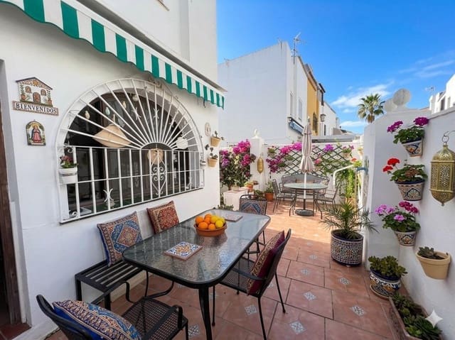 4 bedroom Semi-detached Villa for sale in Torremolinos with garage - € 589,000 (Ref: 10019281)