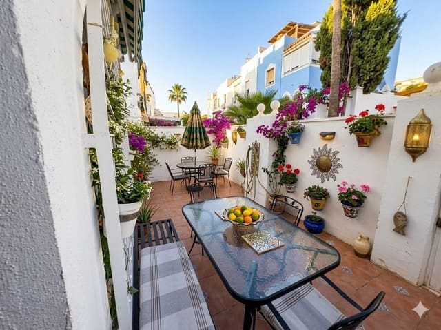 4 bedroom Semi-detached Villa for sale in Torremolinos with garage - € 589,000 (Ref: 10019281)