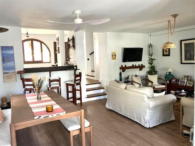 4 bedroom Semi-detached Villa for sale in Torremolinos with garage - € 589,000 (Ref: 10019281)