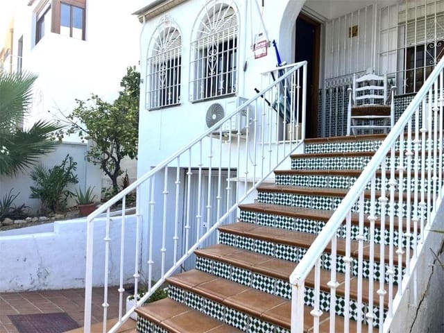 4 bedroom Semi-detached Villa for sale in Torremolinos with garage - € 589,000 (Ref: 10019281)