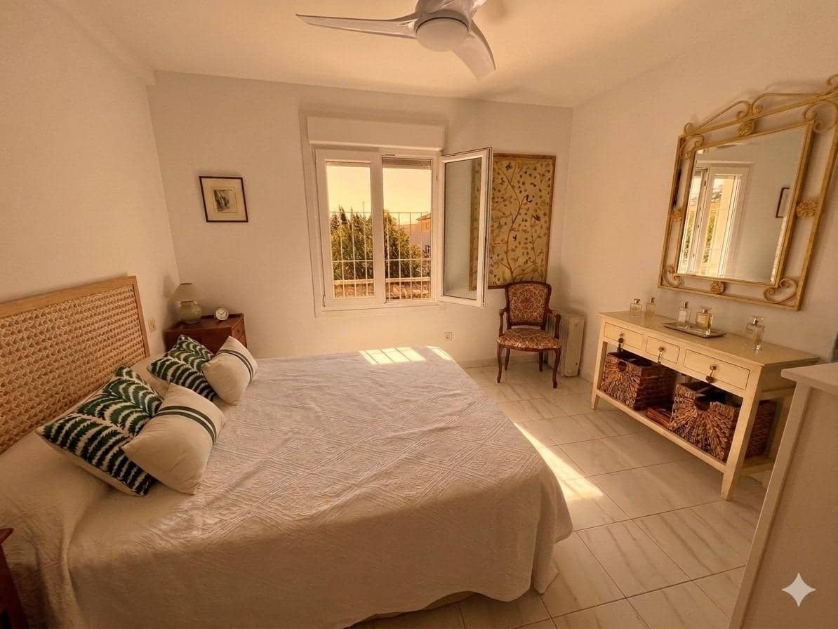 4 bedroom Semi-detached Villa for sale in Torremolinos with garage - € 589,000 (Ref: 10019281)