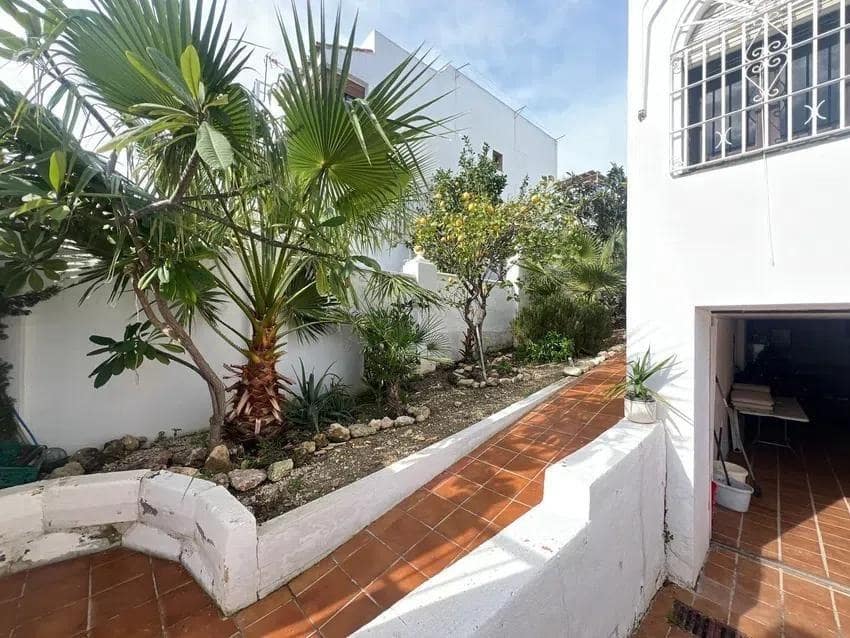 4 bedroom Semi-detached Villa for sale in Torremolinos with garage - € 589,000 (Ref: 10019281)