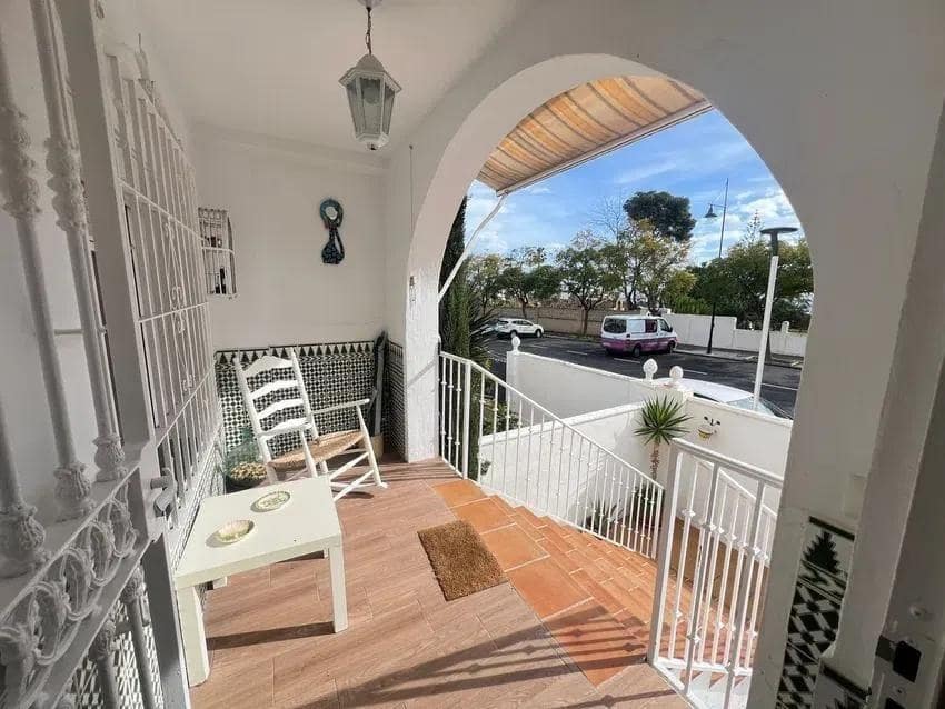 4 bedroom Semi-detached Villa for sale in Torremolinos with garage - € 589,000 (Ref: 10019281)