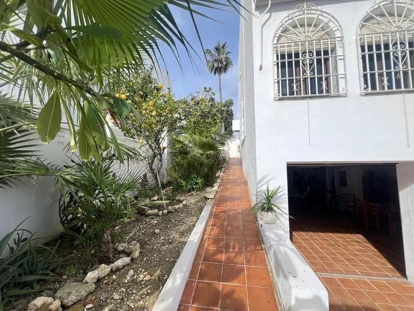 4 bedroom Semi-detached Villa for sale in Torremolinos with garage - € 589,000 (Ref: 10019281)