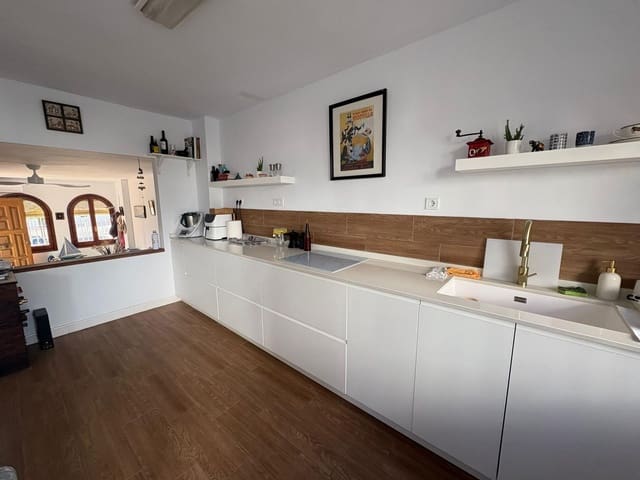 4 bedroom Semi-detached Villa for sale in Torremolinos with garage - € 589,000 (Ref: 10019281)