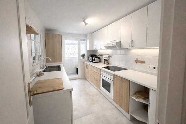 5 slaapkamer Rijtjeshuis te koop in Los Boliches , Fuengirola met zwembad - € 470.000 (Ref: 10019282)