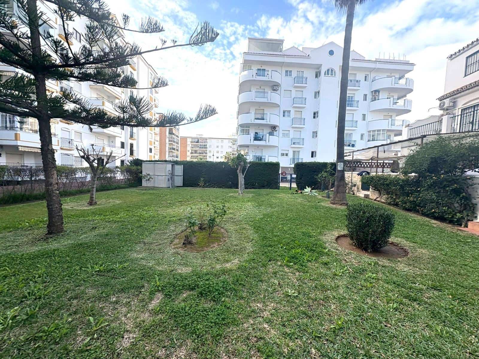 5 slaapkamer Rijtjeshuis te koop in Fuengirola met zwembad - € 470.000 (Ref: 10019282)