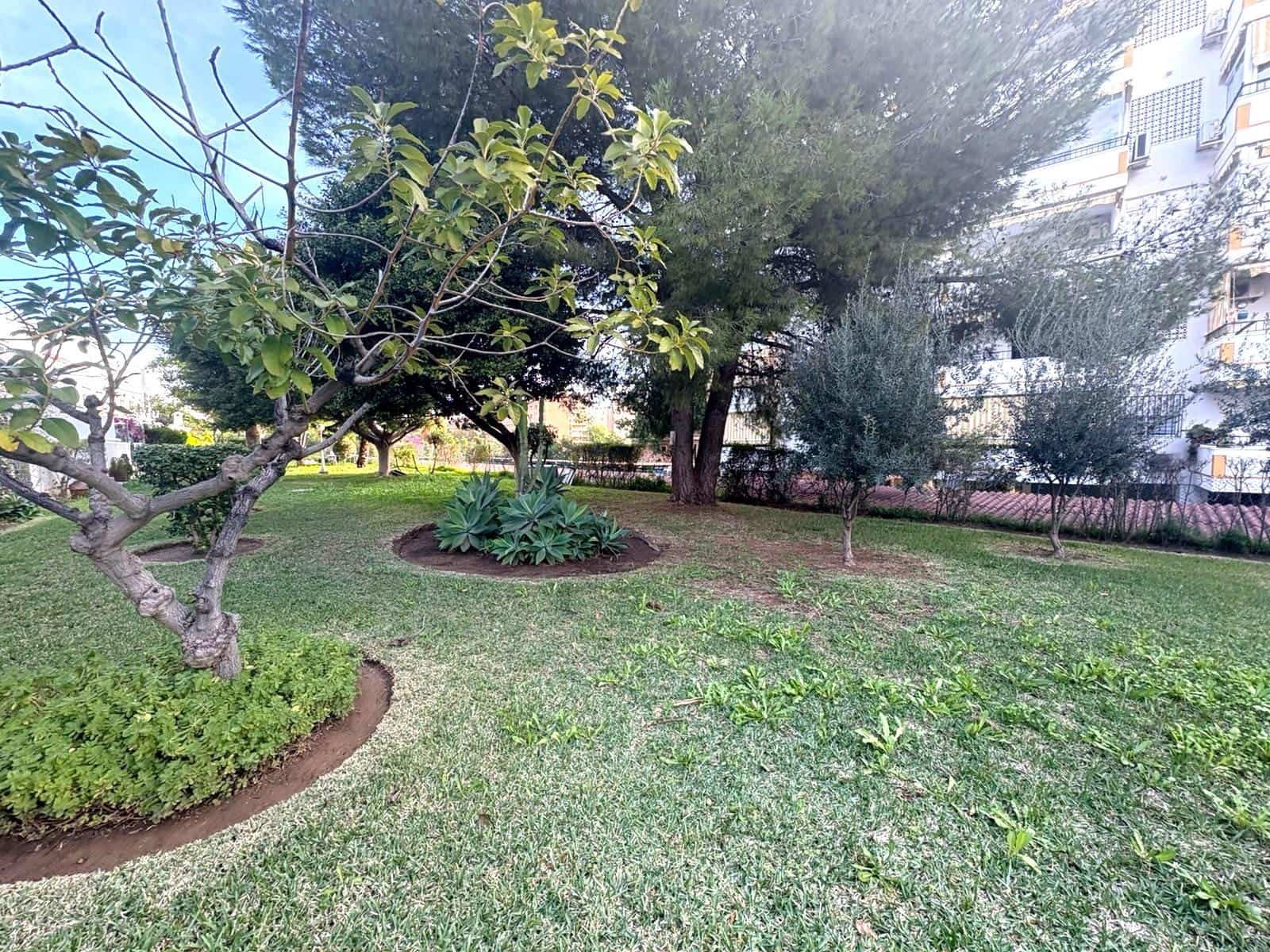 5 slaapkamer Rijtjeshuis te koop in Fuengirola met zwembad - € 470.000 (Ref: 10019282)