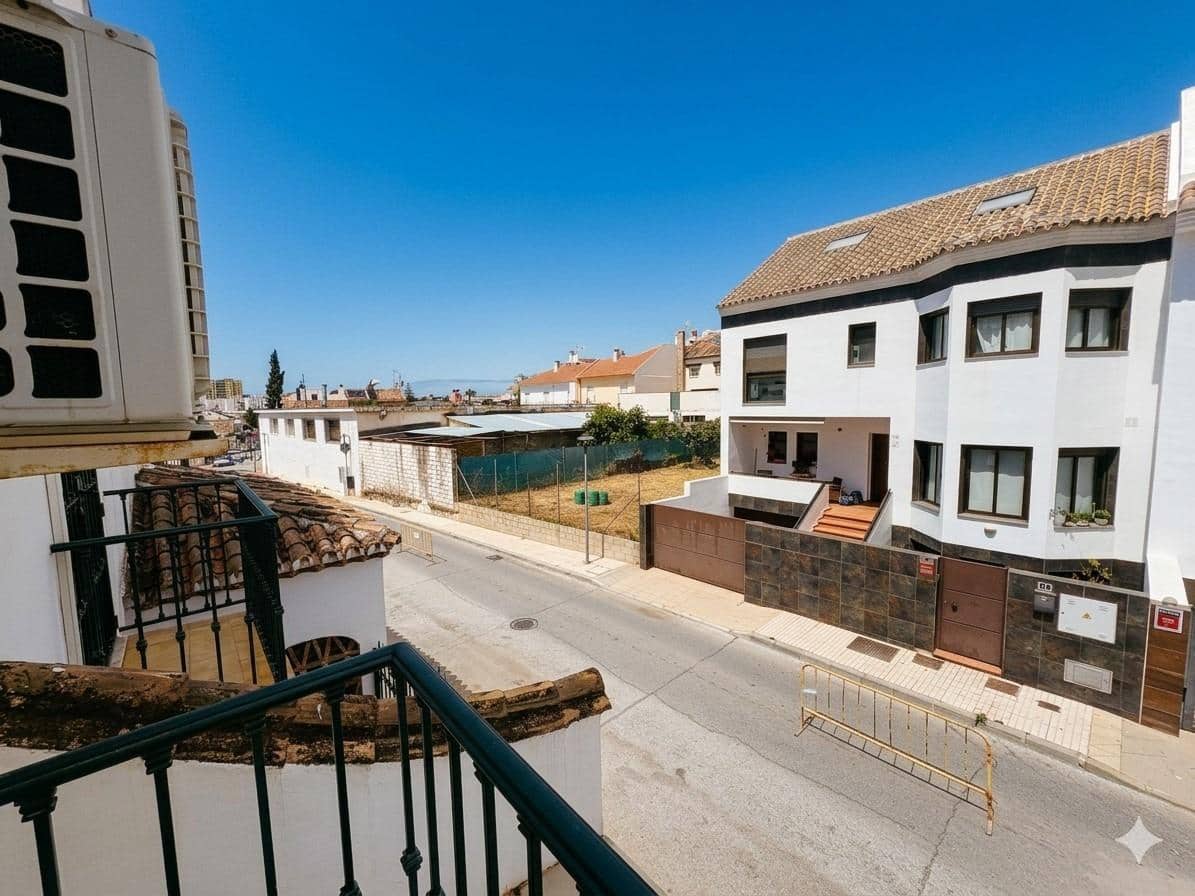 5 slaapkamer Rijtjeshuis te koop in Fuengirola met zwembad - € 470.000 (Ref: 10019282)
