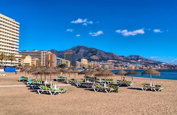 5 slaapkamer Rijtjeshuis te koop in Fuengirola met zwembad - € 470.000 (Ref: 10019282)