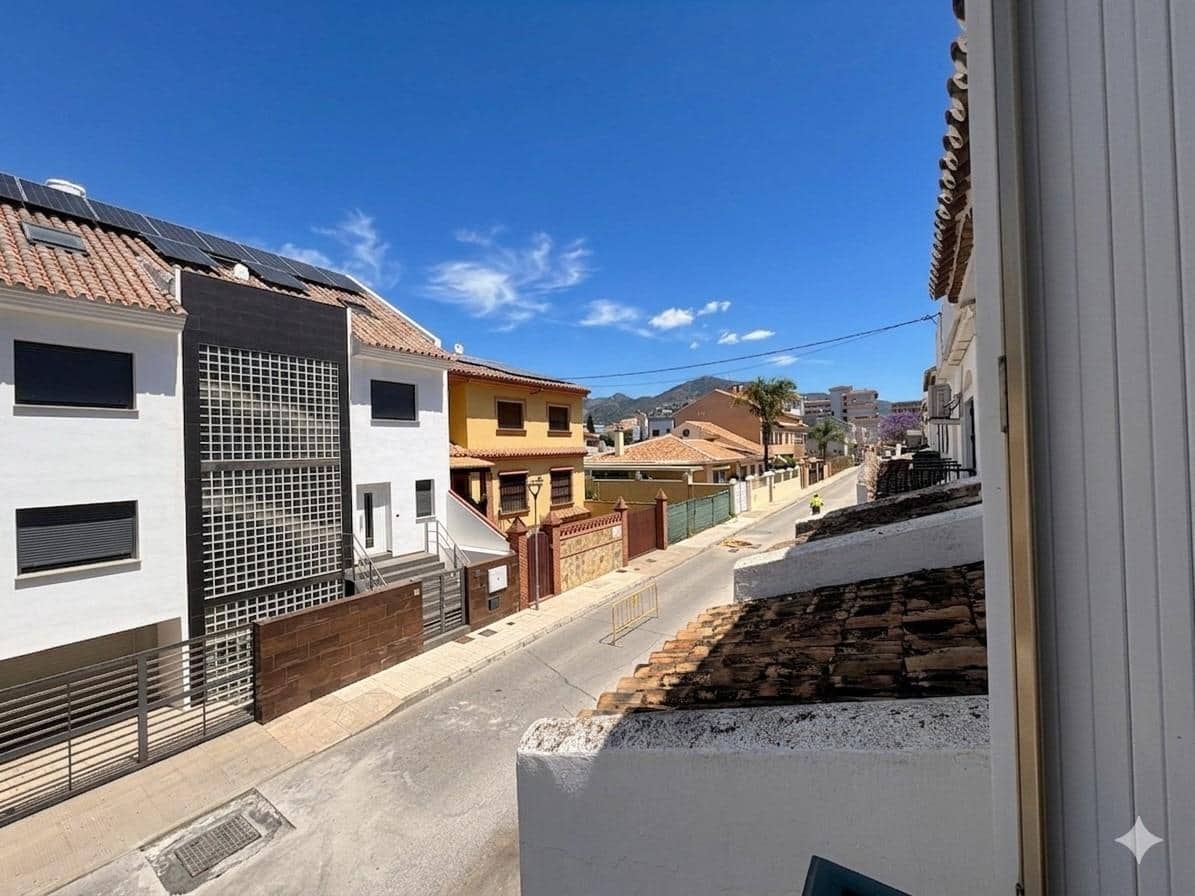 5 slaapkamer Rijtjeshuis te koop in Fuengirola met zwembad - € 470.000 (Ref: 10019282)