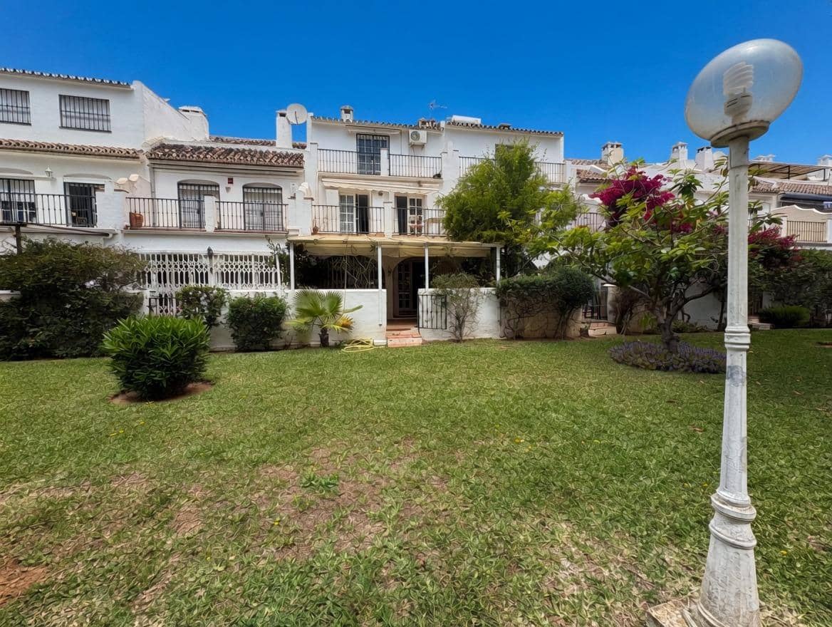 5 slaapkamer Rijtjeshuis te koop in Fuengirola met zwembad - € 470.000 (Ref: 10019282)