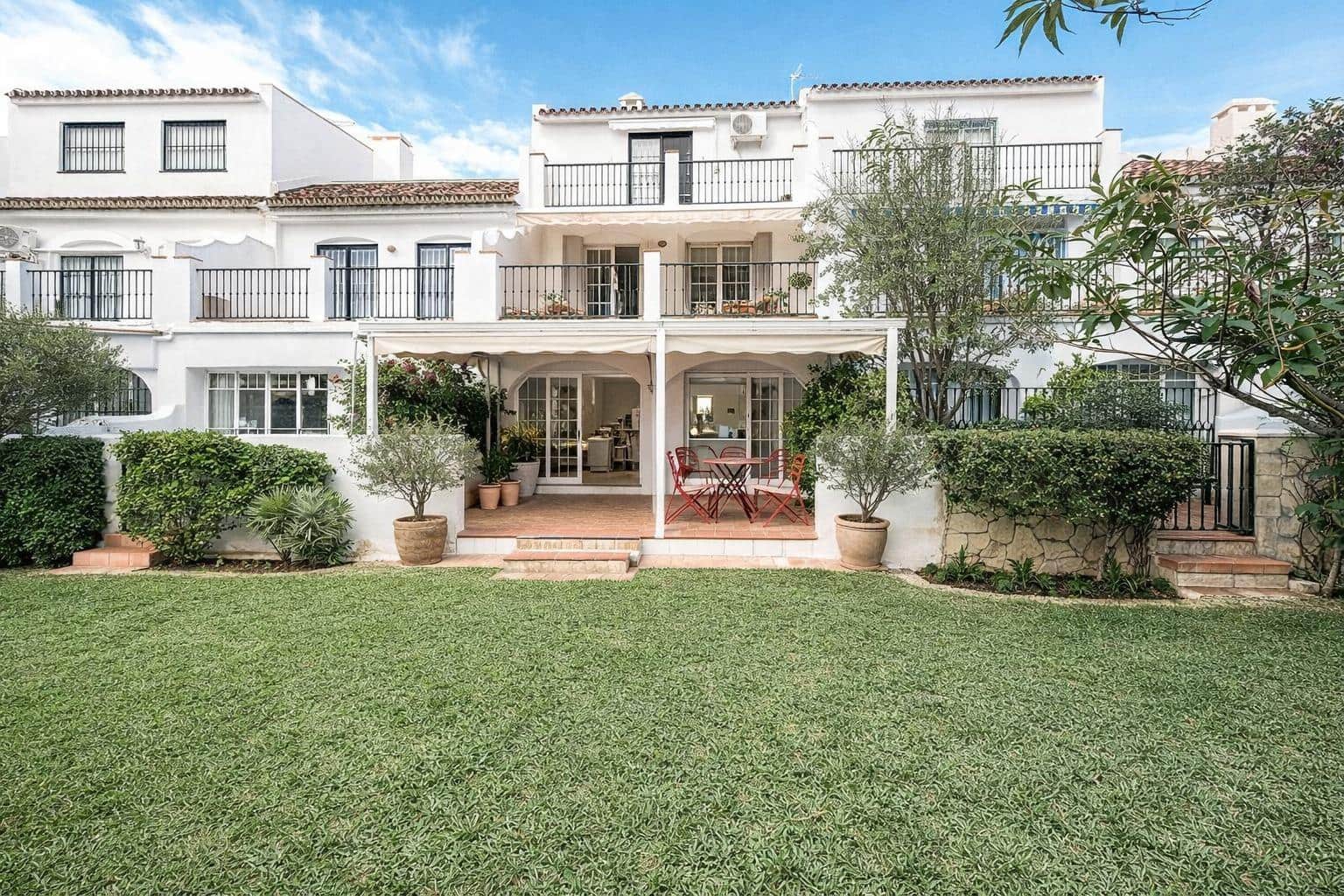 5 slaapkamer Rijtjeshuis te koop in Fuengirola met zwembad - € 470.000 (Ref: 10019282)