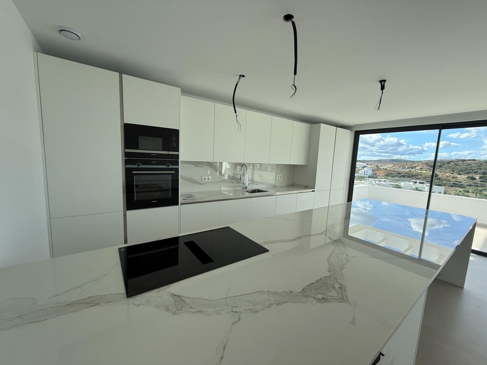 3 bedroom Penthouse for sale in Estepona with pool - € 1,100,000 (Ref: 10019285)