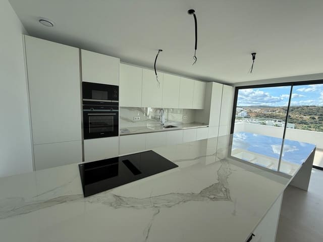 3 bedroom Penthouse for sale in Estepona with pool - € 1,100,000 (Ref: 10019285)