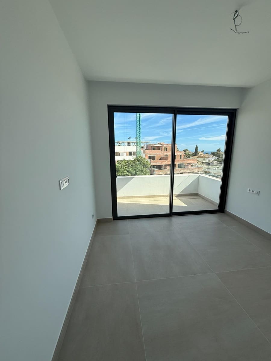 3 bedroom Penthouse for sale in Estepona with pool - € 1,100,000 (Ref: 10019285)