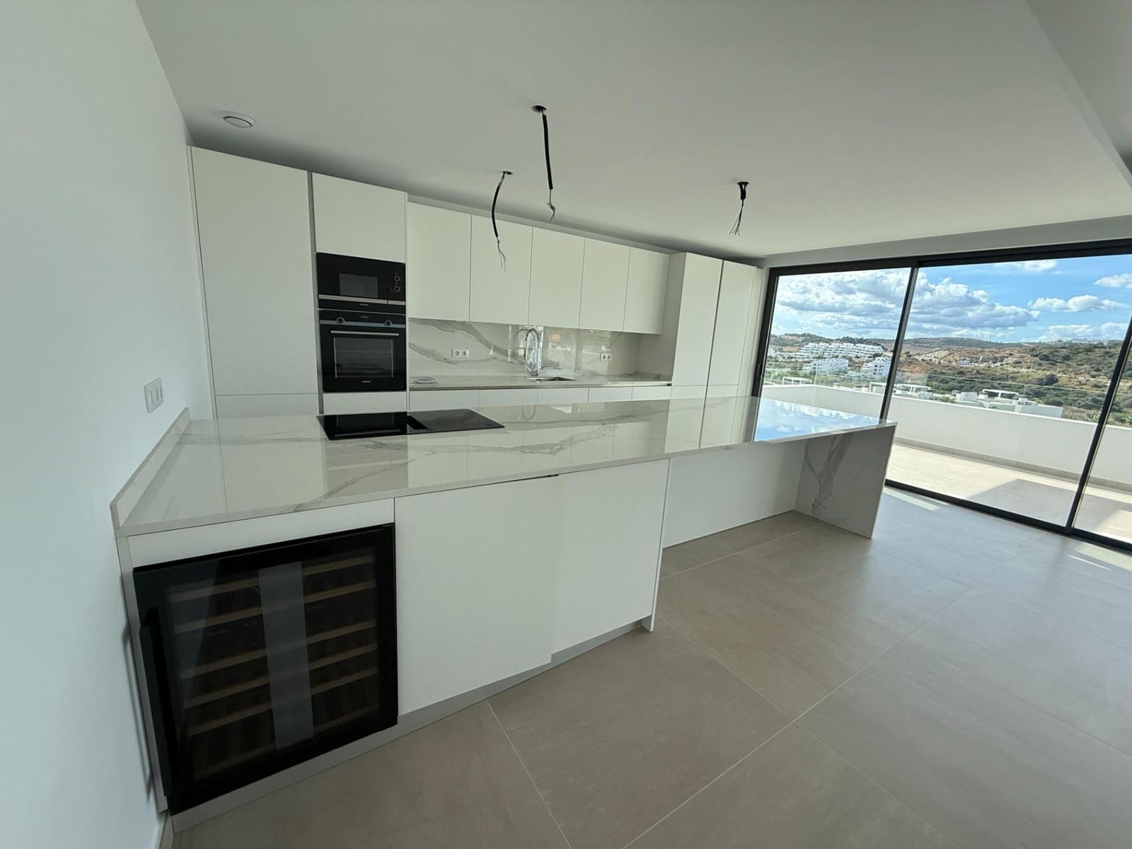 3 bedroom Penthouse for sale in Estepona with pool - € 1,100,000 (Ref: 10019285)