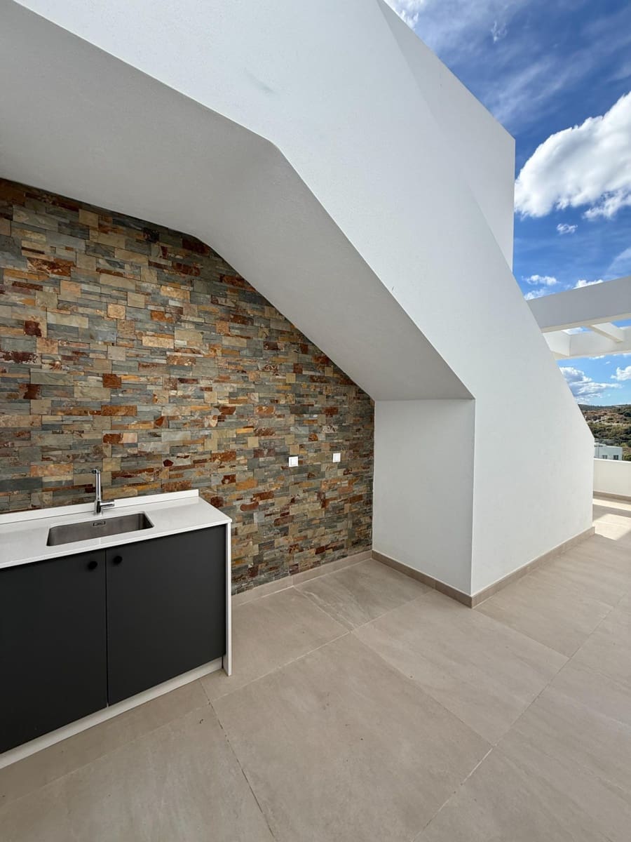3 bedroom Penthouse for sale in Estepona with pool - € 1,100,000 (Ref: 10019285)