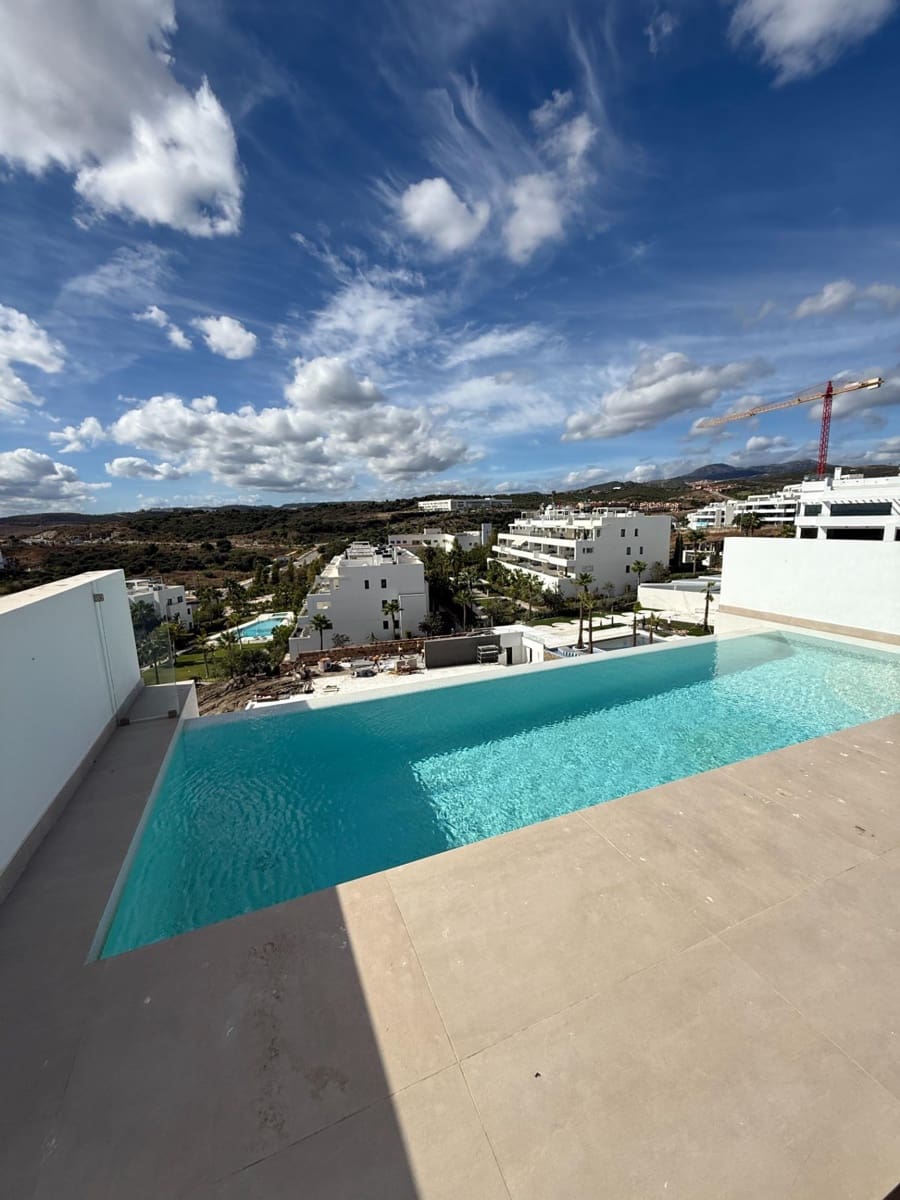 3 bedroom Penthouse for sale in Estepona with pool - € 1,100,000 (Ref: 10019285)