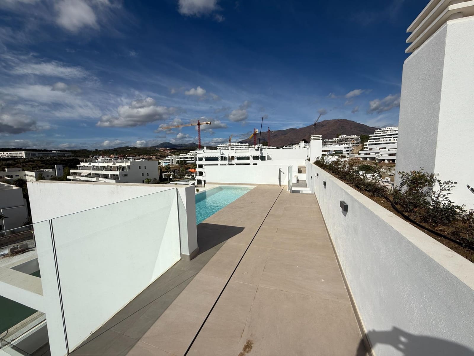 3 bedroom Penthouse for sale in Estepona with pool - € 1,100,000 (Ref: 10019285)