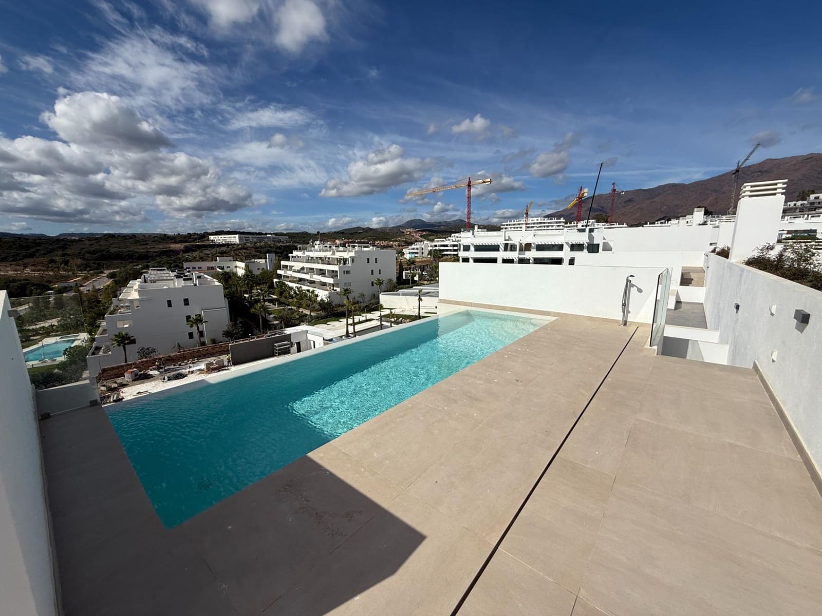3 bedroom Penthouse for sale in Estepona with pool - € 1,100,000 (Ref: 10019285)