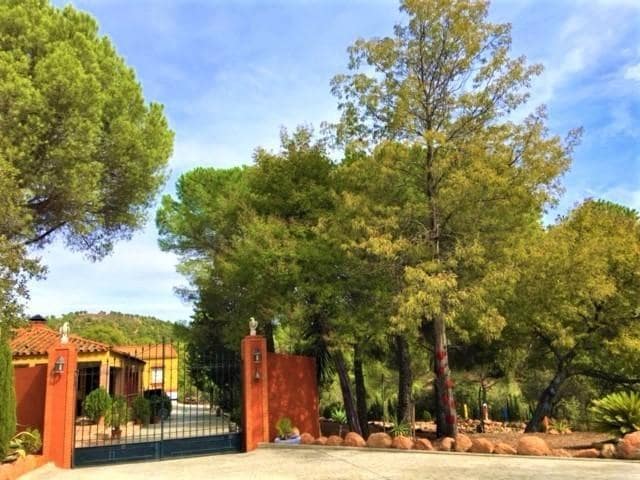 7 bedroom Finca/Country House for sale in Villaviciosa de Córdoba - € 490,000 (Ref: 10019286)
