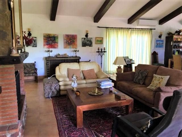 7 bedroom Finca/Country House for sale in Villaviciosa de Córdoba - € 490,000 (Ref: 10019286)