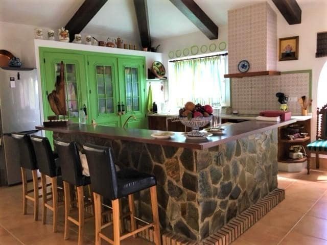 7 bedroom Finca/Country House for sale in Villaviciosa de Córdoba - € 490,000 (Ref: 10019286)