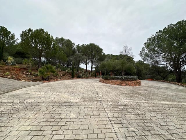 7 bedroom Finca/Country House for sale in Villaviciosa de Córdoba - € 490,000 (Ref: 10019286)