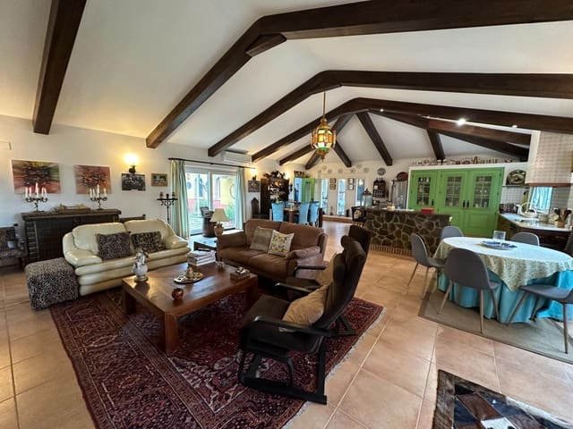 7 bedroom Finca/Country House for sale in Villaviciosa de Córdoba - € 490,000 (Ref: 10019286)