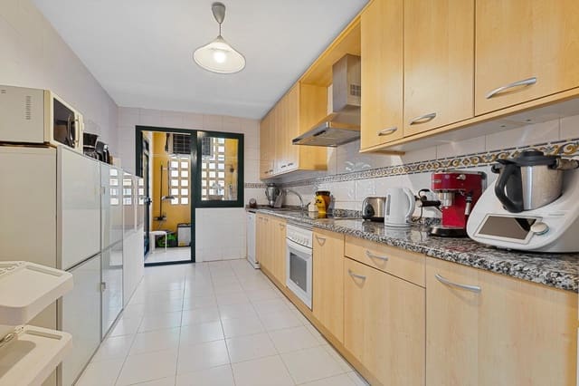 3 soveværelse Lejlighed til salg i San Pedro de Alcantara, Marbella med garage - € 690.000 (Ref: 10019298)