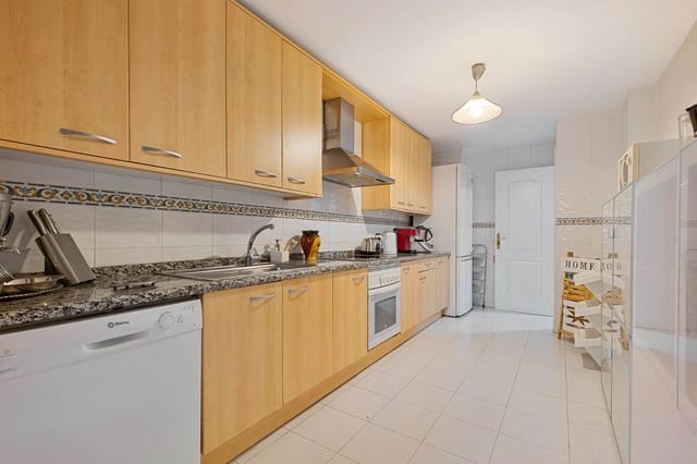 3 soveværelse Lejlighed til salg i San Pedro de Alcantara, Marbella med garage - € 690.000 (Ref: 10019298)