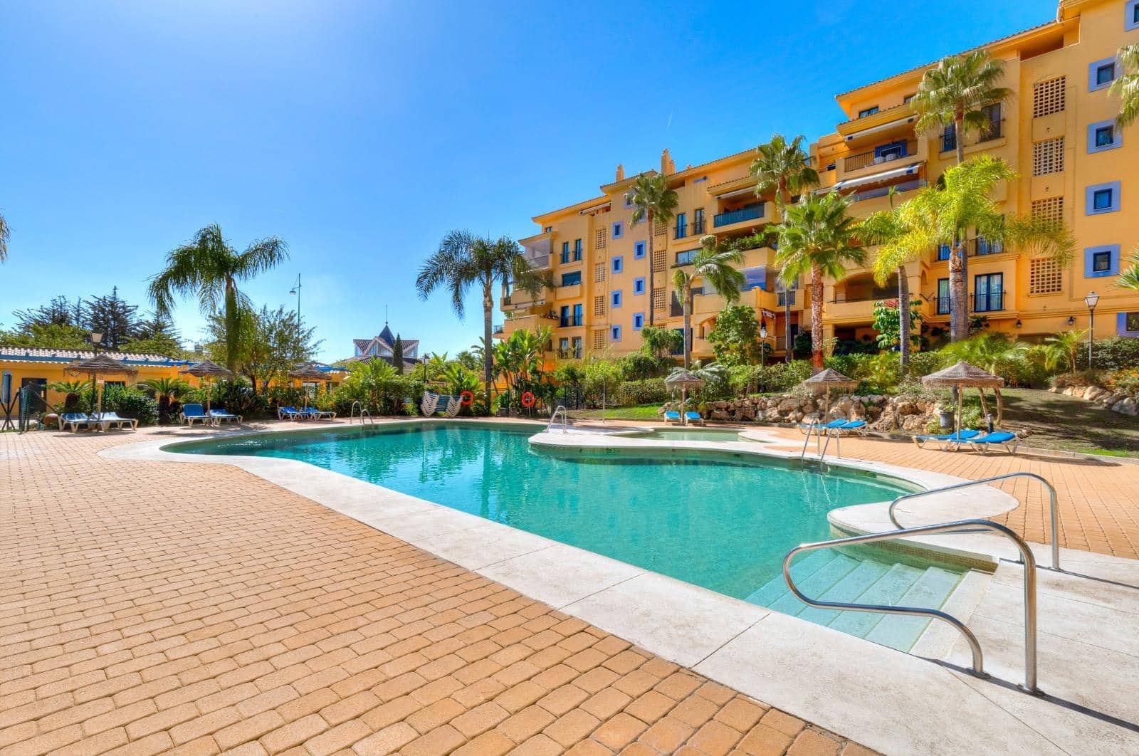 3 soveværelse Lejlighed til salg i San Pedro de Alcantara med garage - € 690.000 (Ref: 10019298)