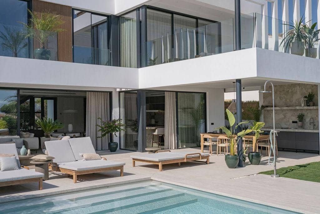 4 bedroom Villa for sale in Marbella with pool garage - € 3,750,000 (Ref: 10019305)