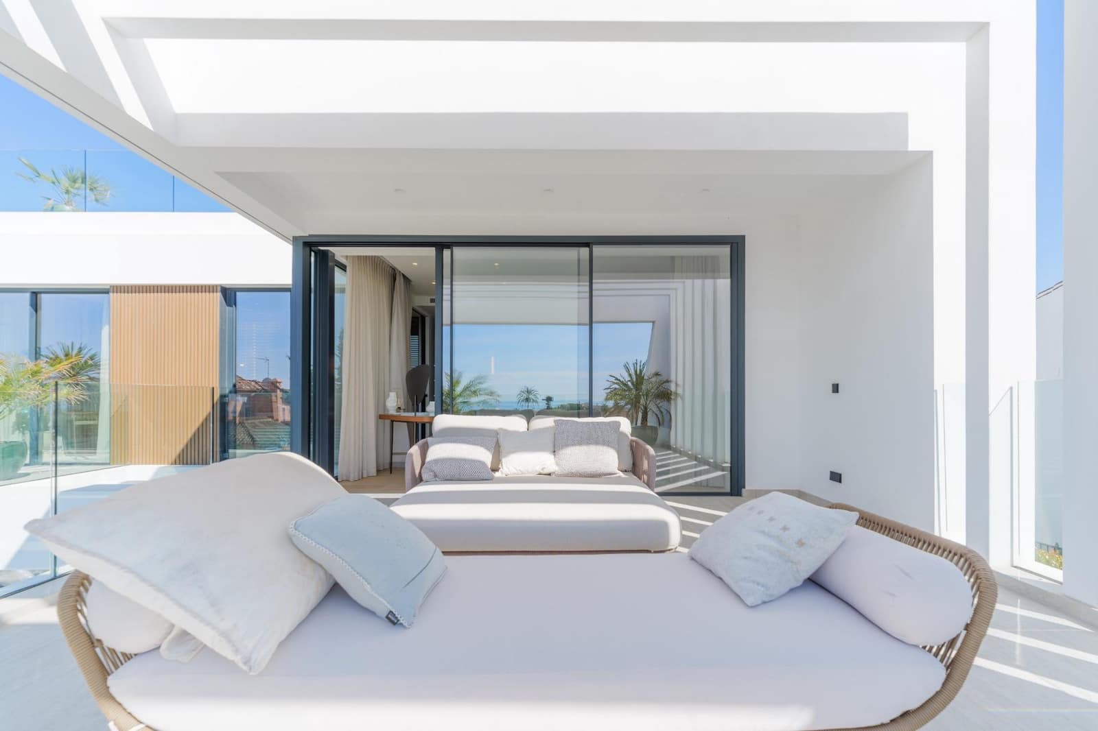 4 bedroom Villa for sale in Marbella with pool garage - € 3,750,000 (Ref: 10019305)