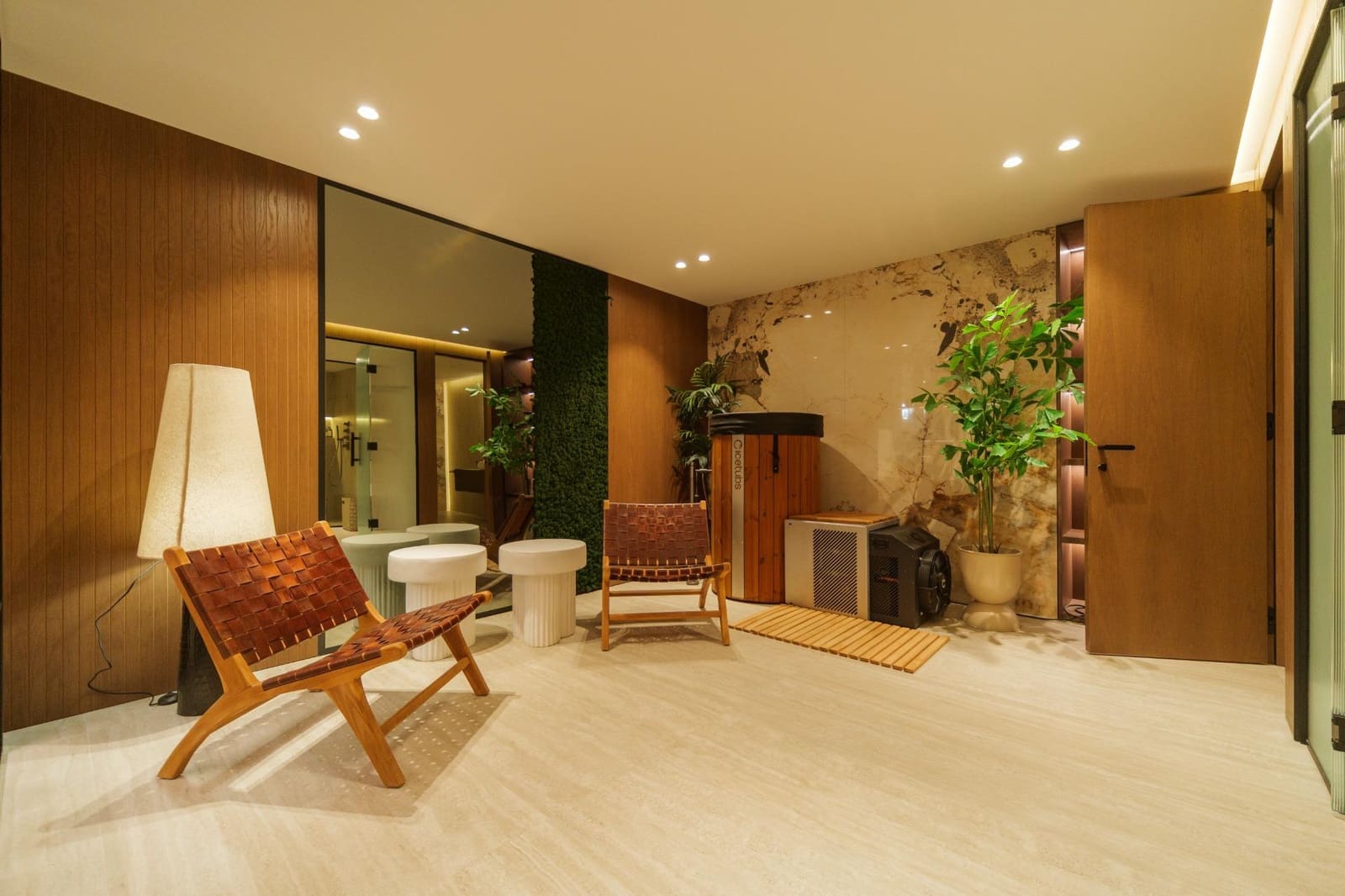 4 bedroom Villa for sale in Marbella with pool garage - € 3,750,000 (Ref: 10019305)