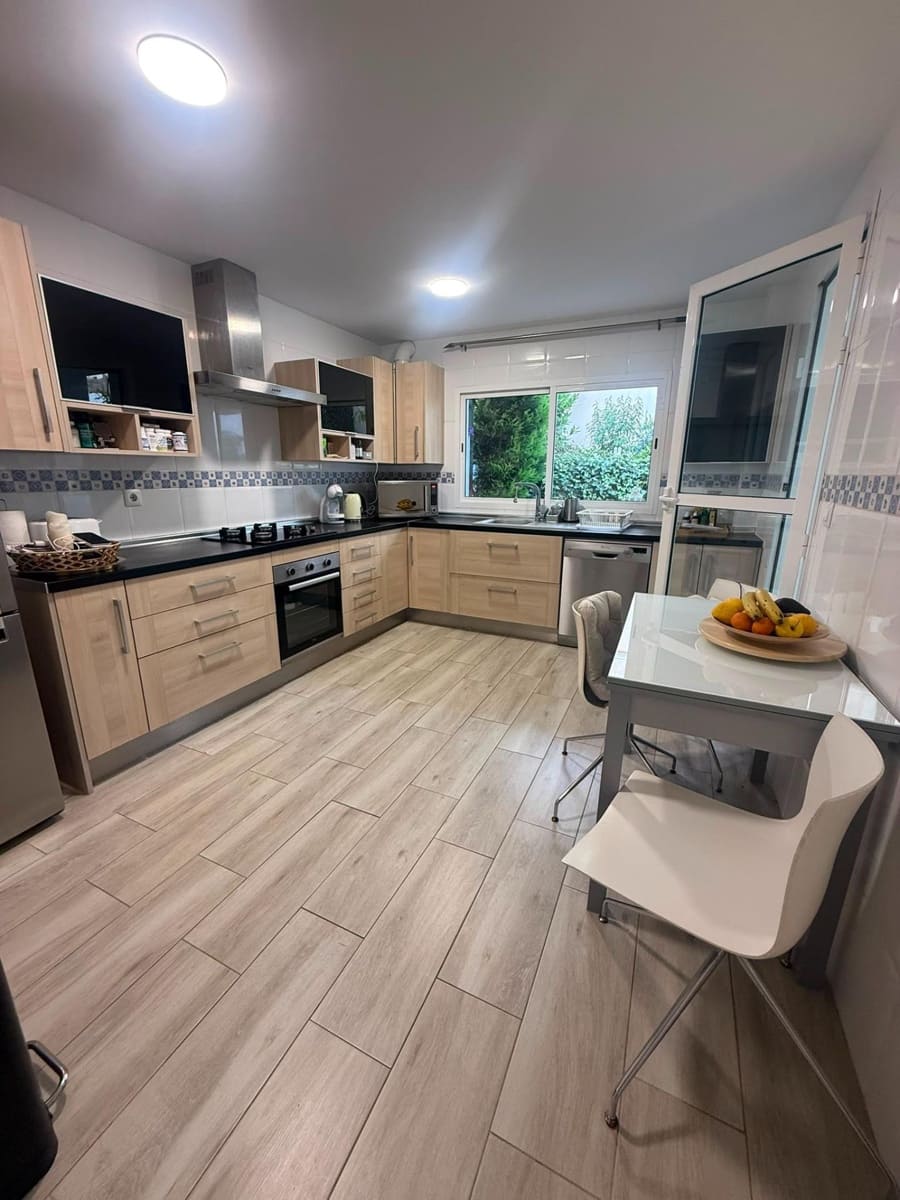 4 chambre Villa/Maison Mitoyenne à vendre à Torremolinos avec piscine garage - 599 000 € (Ref: 10019317)
