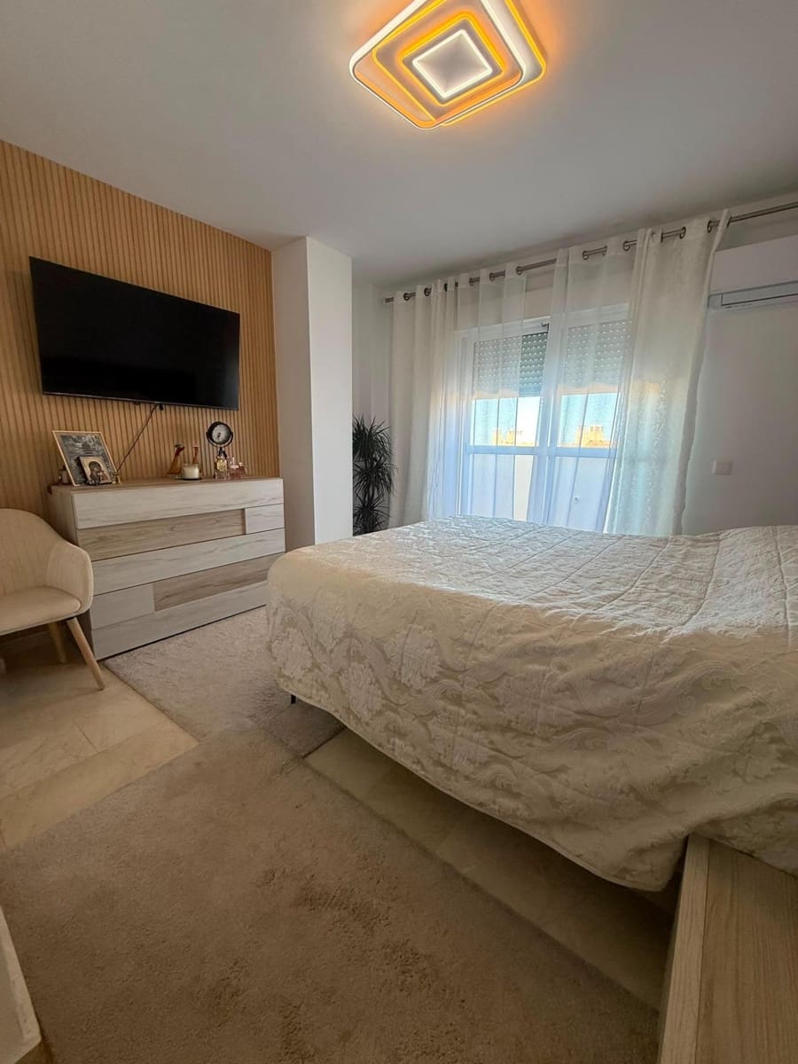 4 chambre Villa/Maison Mitoyenne à vendre à Torremolinos avec piscine garage - 599 000 € (Ref: 10019317)