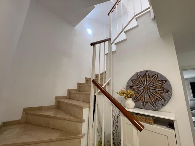 4 sovrum Radhus till salu i Torremolinos med pool garage - 599 000 € (Ref: 10019317)