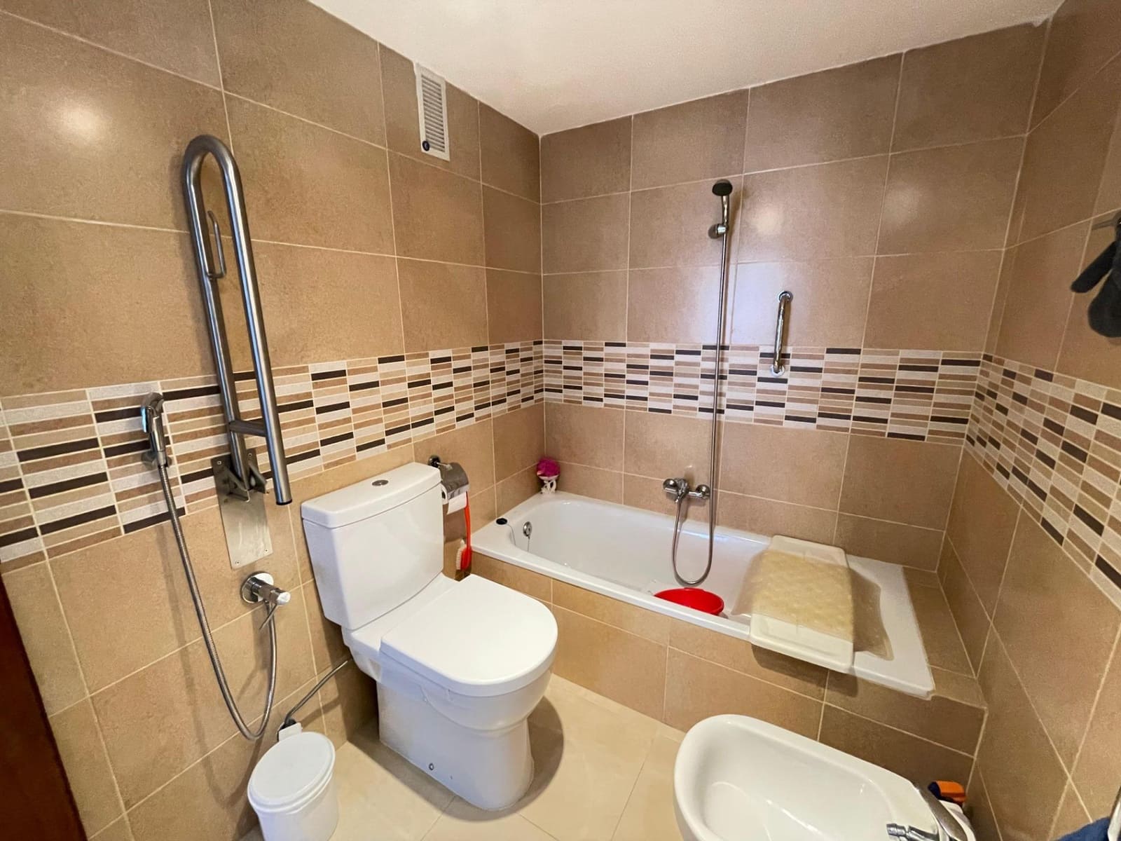 4 slaapkamer Appartement te koop in Malaga stad met garage - € 799.000 (Ref: 10019324)