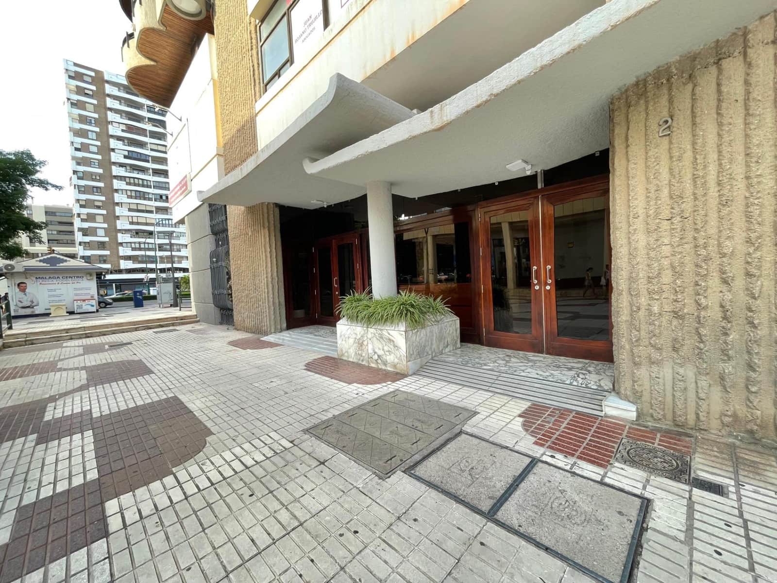 4 slaapkamer Appartement te koop in Malaga stad met garage - € 799.000 (Ref: 10019324)