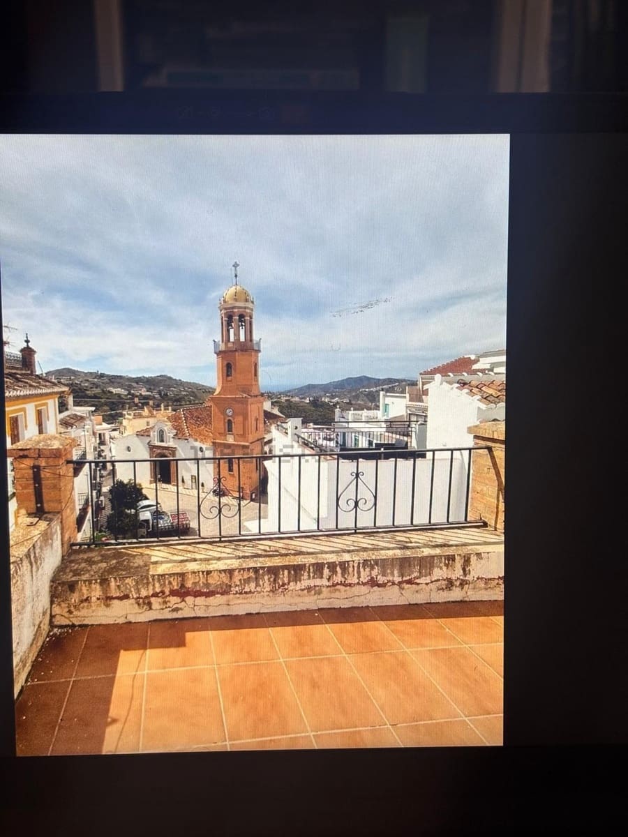 5 slaapkamer Villa te koop in Competa met zwembad garage - € 225.000 (Ref: 10019325)