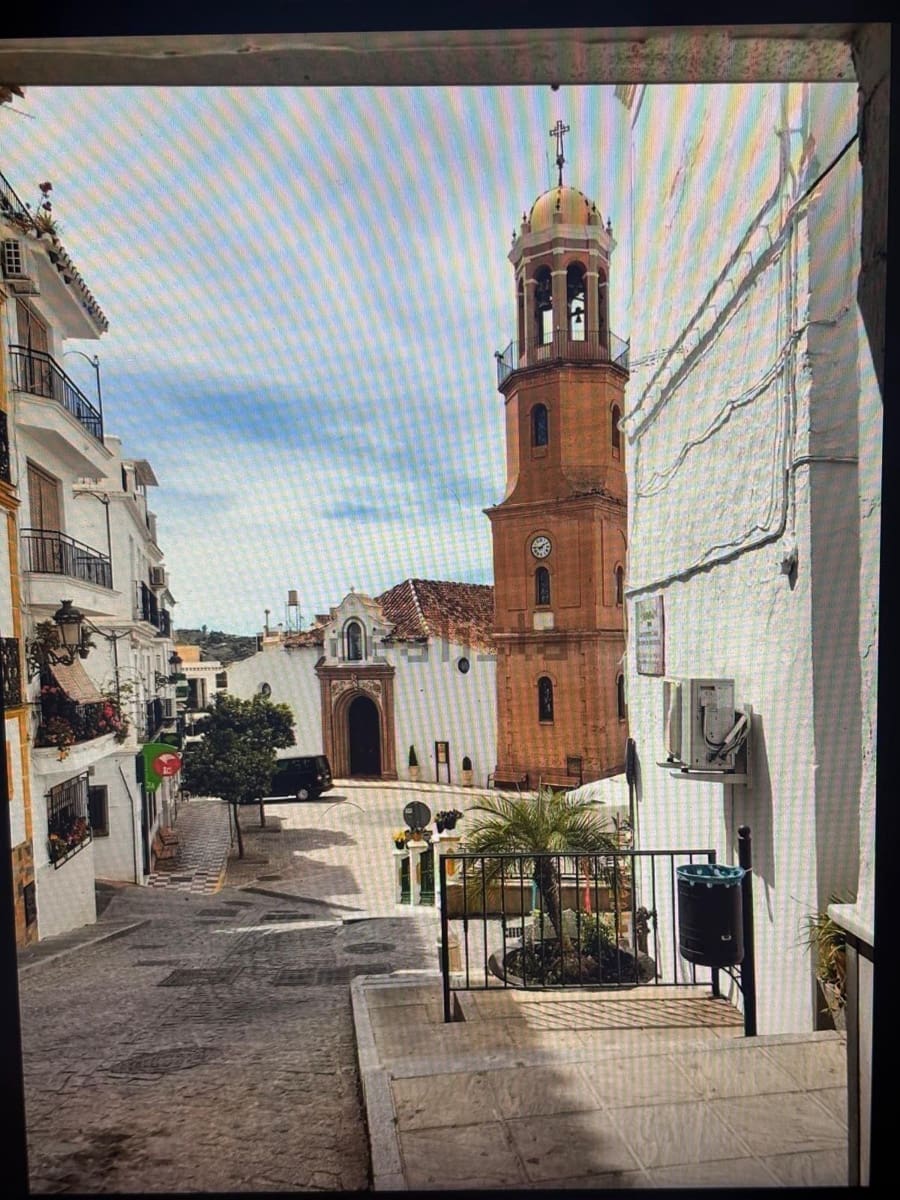 5 slaapkamer Villa te koop in Competa met zwembad garage - € 225.000 (Ref: 10019325)