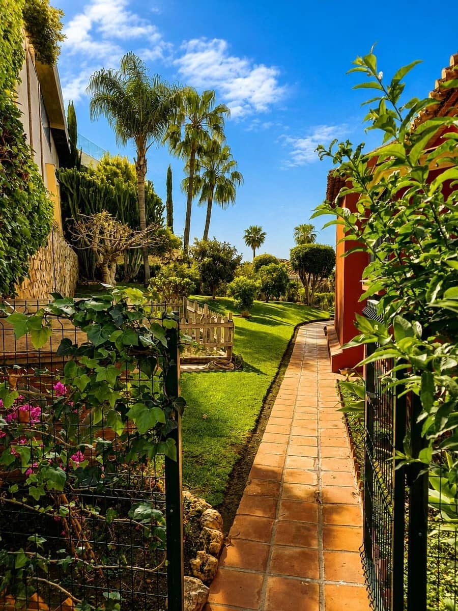5 bedroom Villa for sale in Torrequebrada with pool garage - € 3,500,000 (Ref: 10019332)