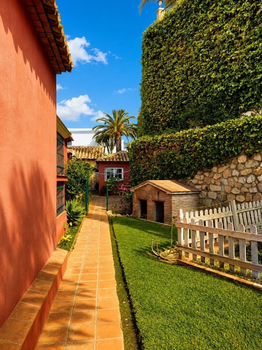 5 bedroom Villa for sale in Torrequebrada with pool garage - € 3,500,000 (Ref: 10019332)