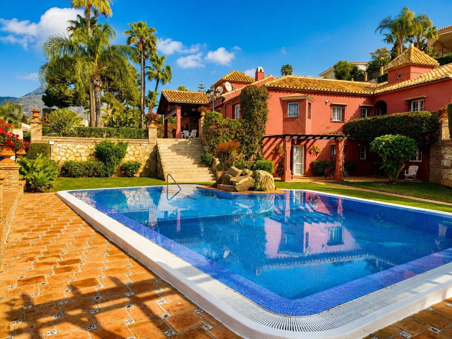 5 bedroom Villa for sale in Torrequebrada with pool garage - € 3,500,000 (Ref: 10019332)