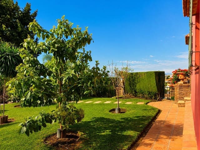 5 bedroom Villa for sale in Torrequebrada, Benalmádena with pool garage - € 3,500,000 (Ref: 10019332)