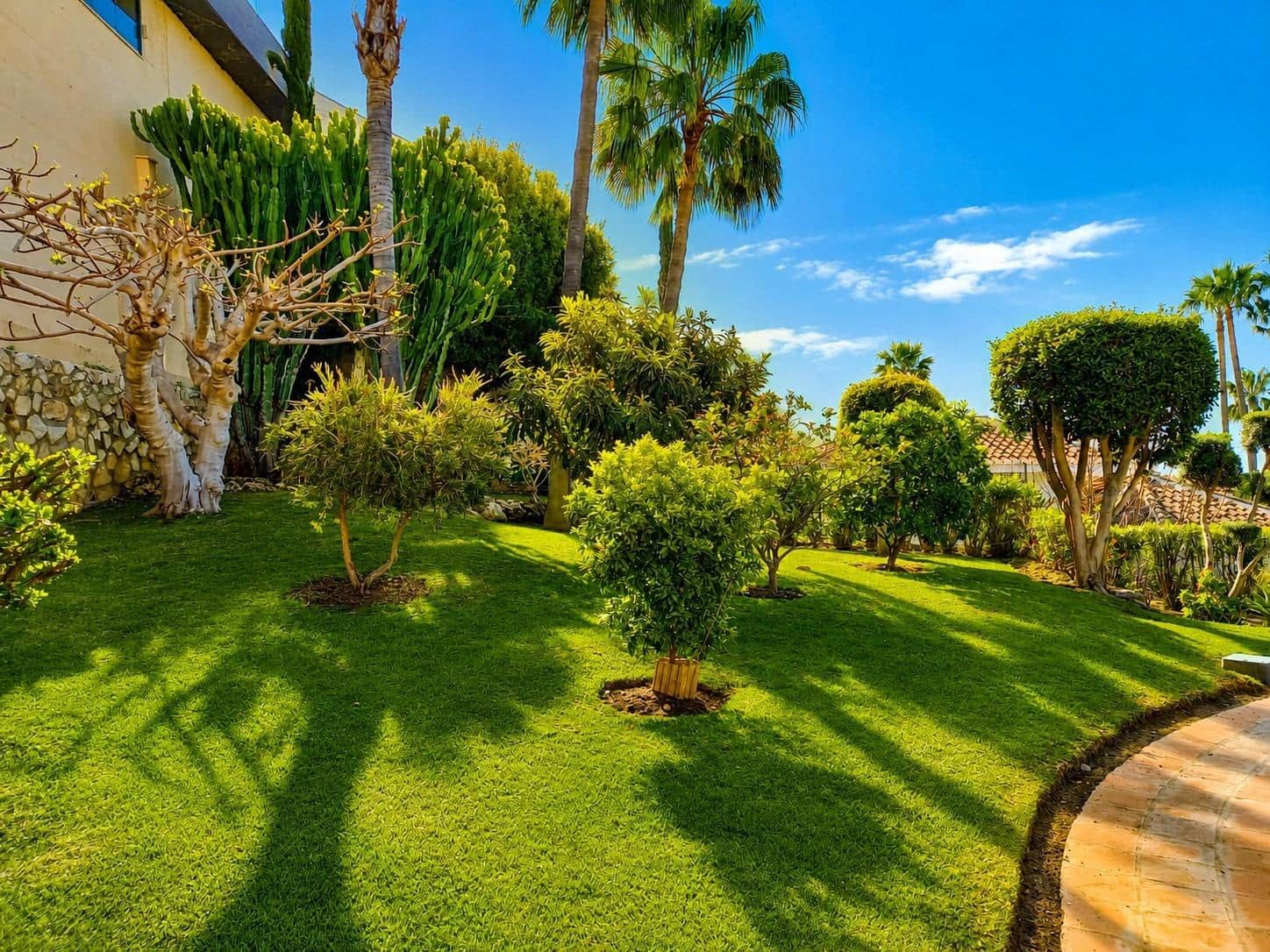 5 bedroom Villa for sale in Torrequebrada with pool garage - € 3,500,000 (Ref: 10019332)