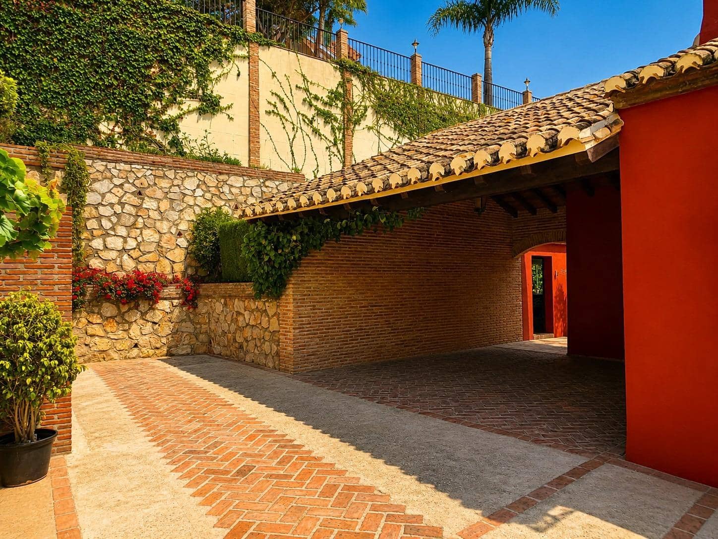 5 bedroom Villa for sale in Torrequebrada with pool garage - € 3,500,000 (Ref: 10019332)