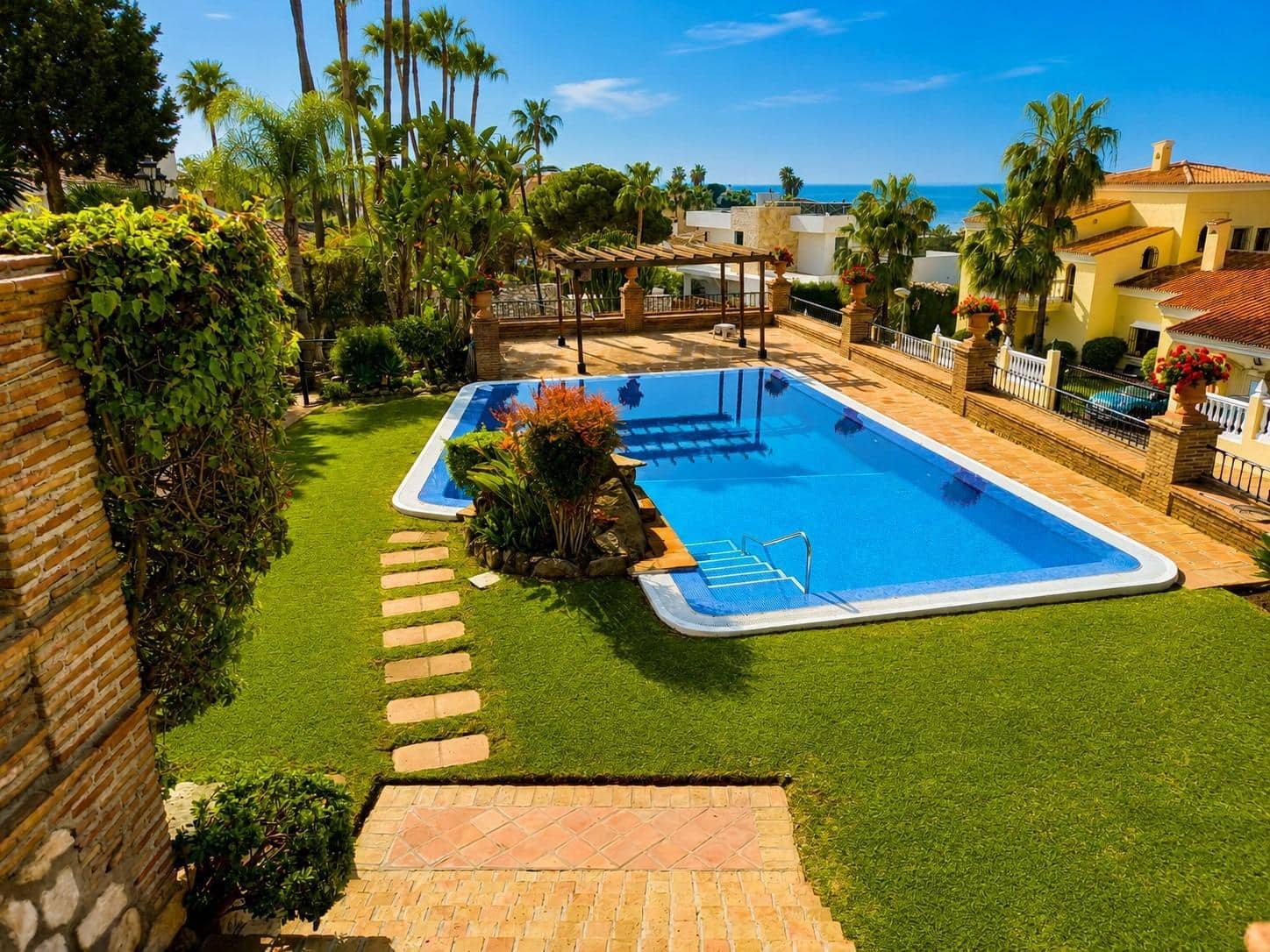 5 bedroom Villa for sale in Torrequebrada with pool garage - € 3,500,000 (Ref: 10019332)